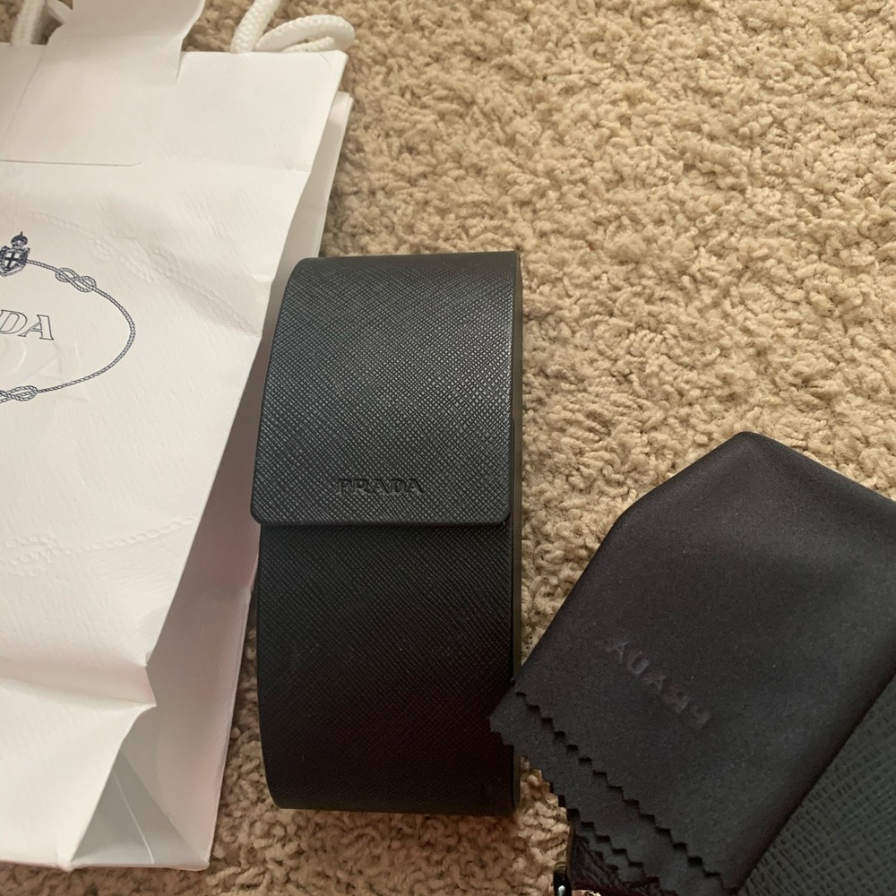 Prada sunglasses - Picture 5 of 7